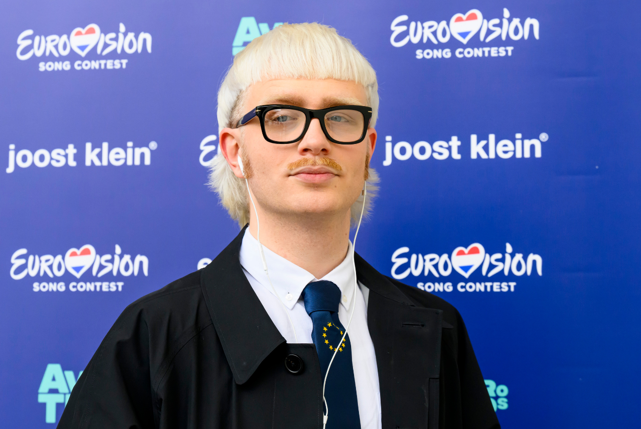 Joost Klein laat voor het eerst van zijn horen tijdens optreden in Enschede