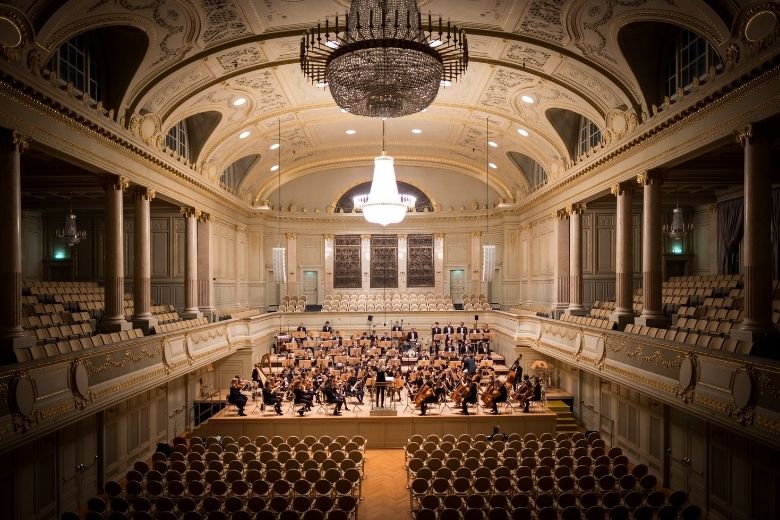 Meeste theaters en concertzalen morgen al open
