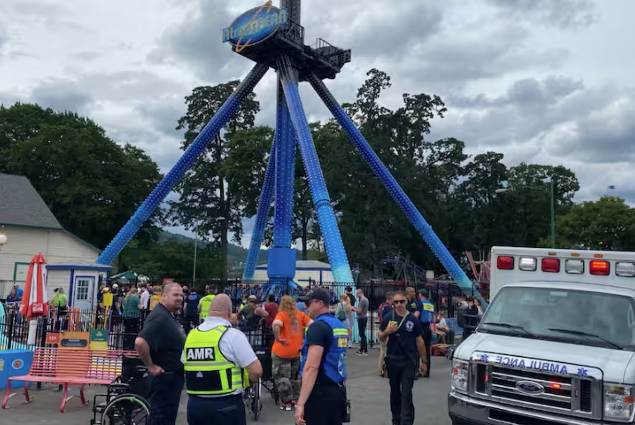 Mensen hangen half uur op de kop in Amerikaanse attractie