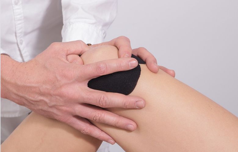 Slijmbeursontsteking: dit zijn de symptomen en zo verhelp je het