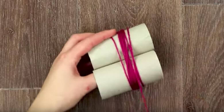 Wat creatief! Rol wol om 2 toiletrollen en je kan DIT ermee maken!