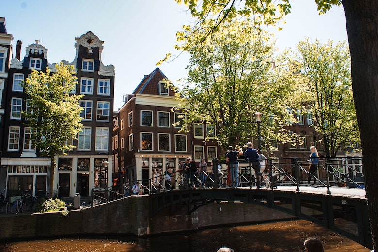 Lente in aantocht: temperaturen omhoog, maar ook Saharastof onderweg