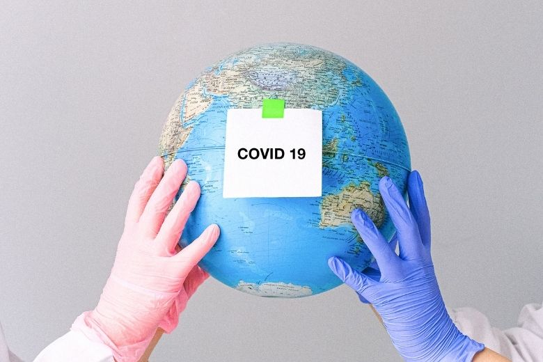 Op vakantie? Vanaf vrijdag zelf kosten betalen voor coronatest