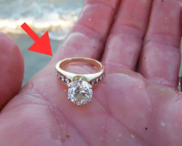 Vrouw vindt diamanten ring op strand - als juwelier hem ziet, wordt hij bleek