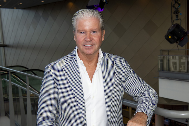 Dries Roelvink gaat viral met hilarische wijnproeverijen