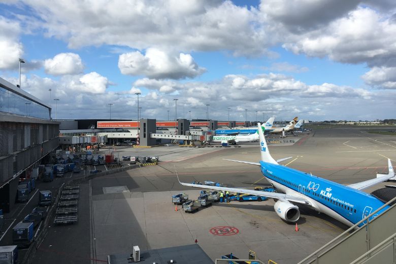 Schiphol beperkt deze zomer aantal passagiers met 13.500 per dag