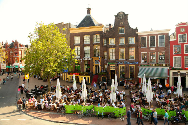 Homo wordt neergeslagen door 6 man in Groningen. De reactie van de agent is echt schrikbarend!