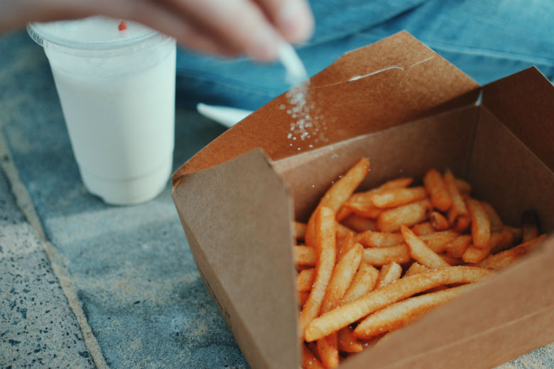 De Nierstichting tipt: zo kun je minder zout eten