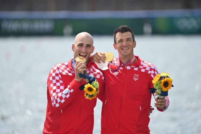 Dit is waarom Olympische sporters in hun medaille bijten