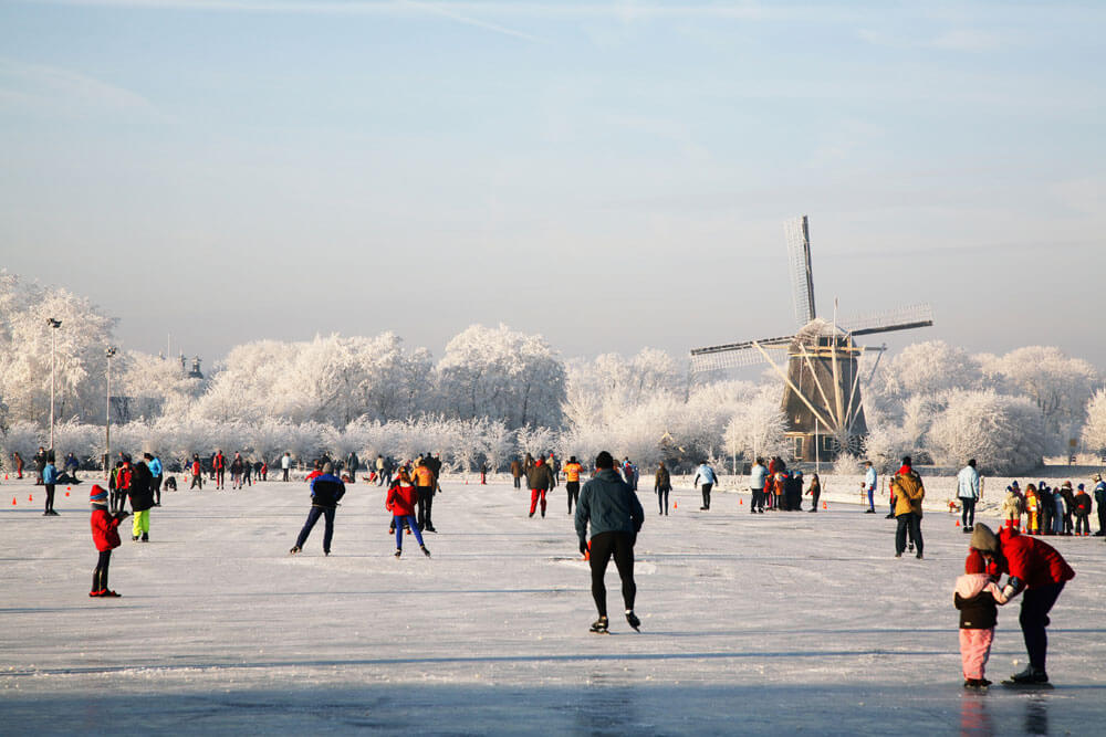 Winterse sneeuwbuien trekken het land over: 'Lokaal kan er 5 centimeter sneeuw vallen'