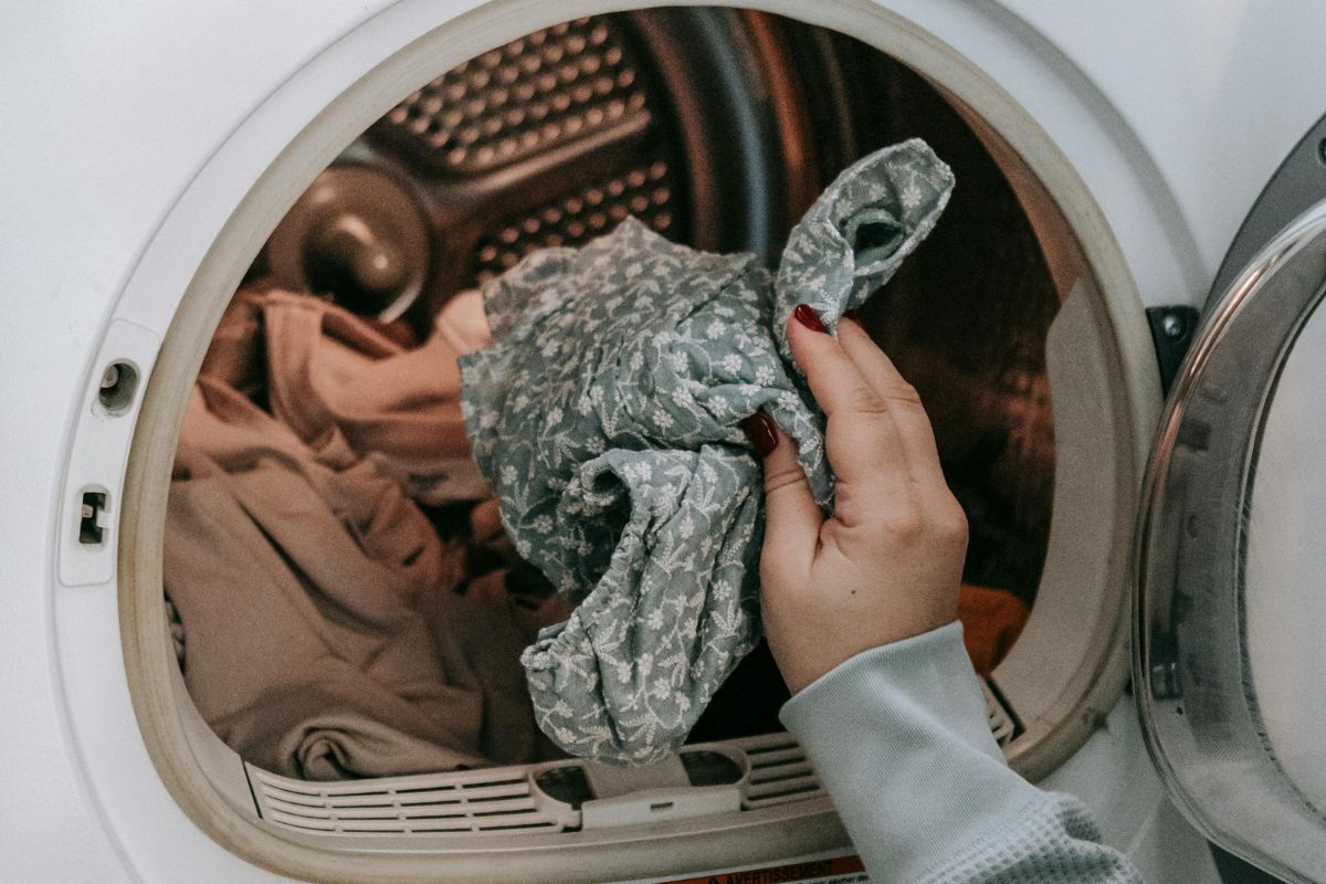 Met dit trucje haal je vetvlekken in een handomdraai uit je kleding