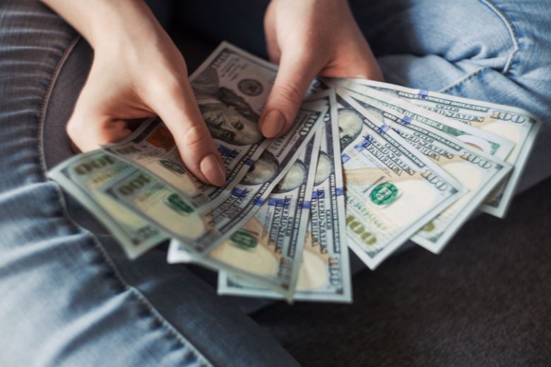 Voor déze sterrenbeelden wordt 2023 financieel een goed jaar