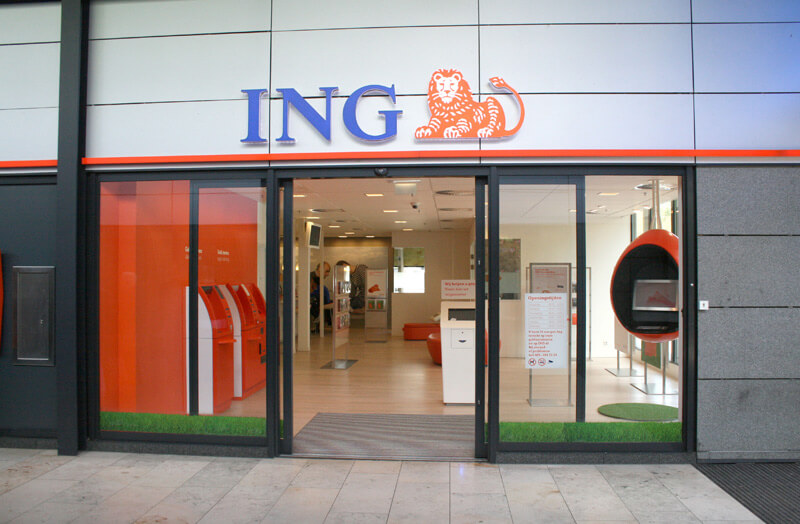 Belachelijk: gehandicapte John heeft hulp nodig met pinnen, maar dan zegt de ING dit. Dit kan toch niet?