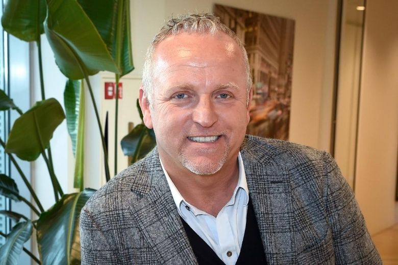 Even loeren: Gordon geeft kijkje in zijn miljoenenvilla