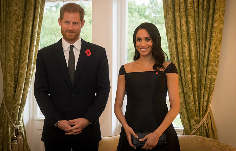 Dit hoge prijskaartje hangt aan de zwangerschapsgarderobe van Meghan Markle