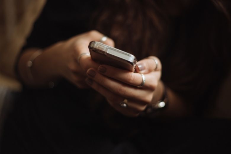 Dít is hoe vies het is om je telefoon mee naar de wc te nemen