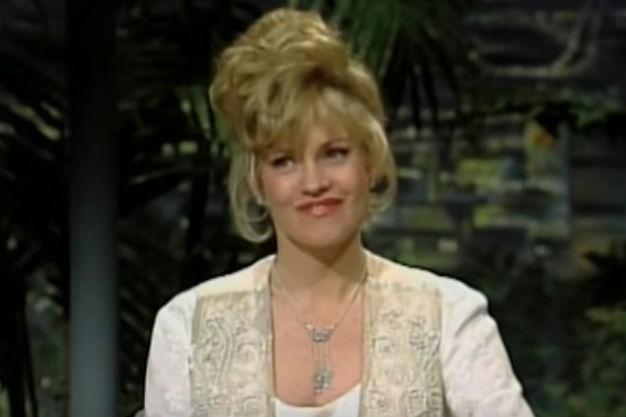 Actrice Melanie Griffith ziet dat ze te ver ging met plastische ingrepen: "Hopelijk zie ik er nu weer normaler uit"