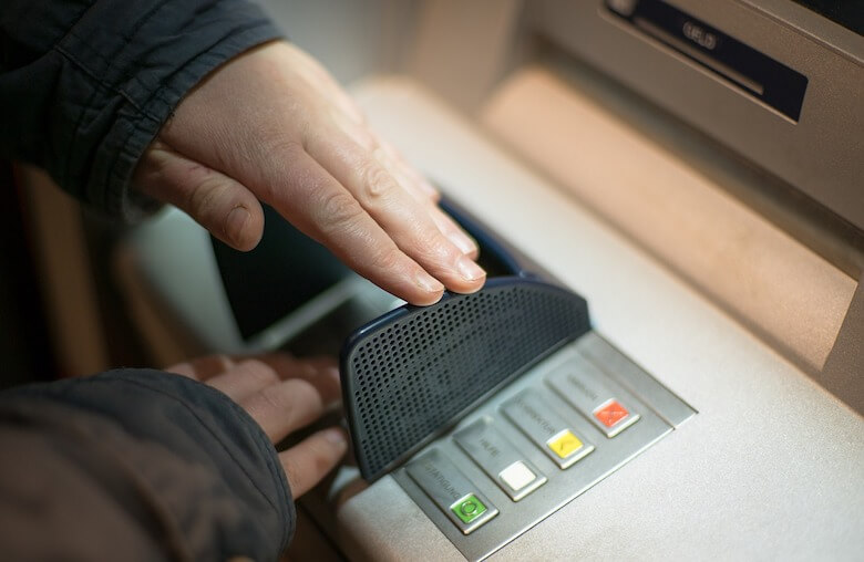 Consumentenbond: ‘Pas op dat je niet te veel betaalt wanneer je buiten eurozone pint’