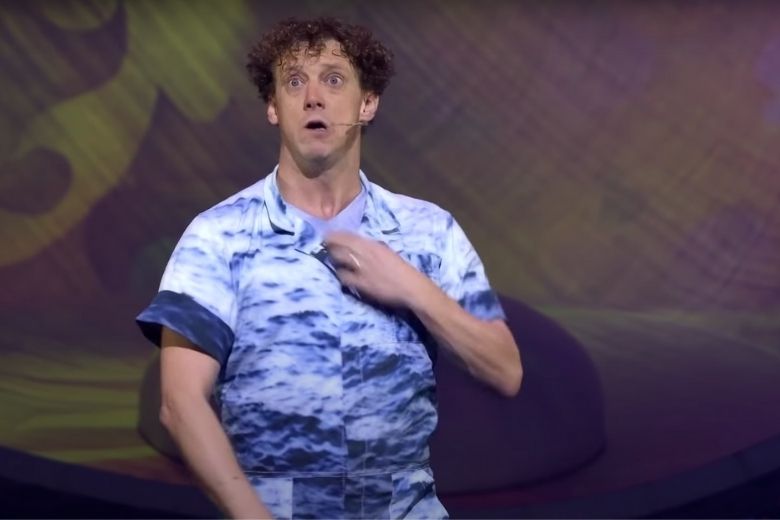 Buongiorno: Jochem Myjer stapt slaapdronken verkeerde camper binnen