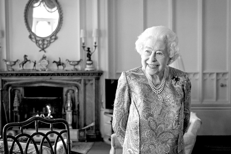 Verdrietige reacties na overlijden koningin Elizabeth: 'Alsof oma is overleden'