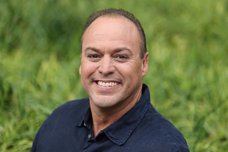 Frans Bauer cheat stiekem tijdens dieet: 'Oi, oi, oi. Het is niet goed. Poeh'
