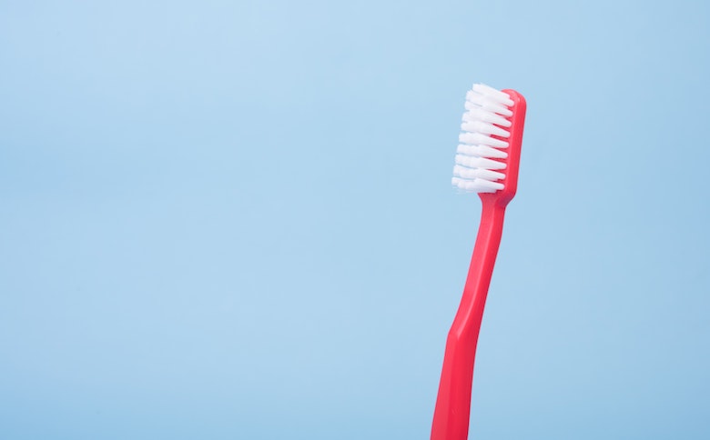 Wat is beter: tanden met warm of koud water poetsen?