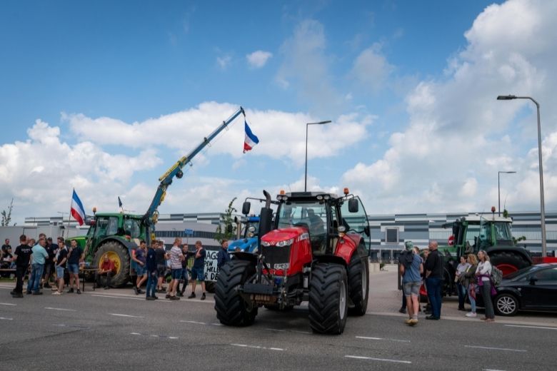 19 boeren aangehouden na blokkade distributiecentra Bleiswijk