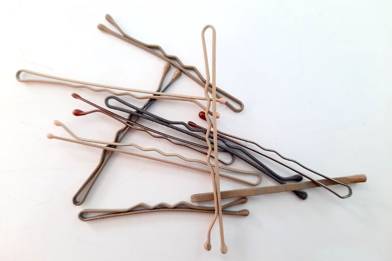Lifehack: 5 manieren om een haarspeldje te gebruiken in huis