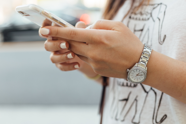 Handig: met deze tips maak je je telefoon veilig schoon