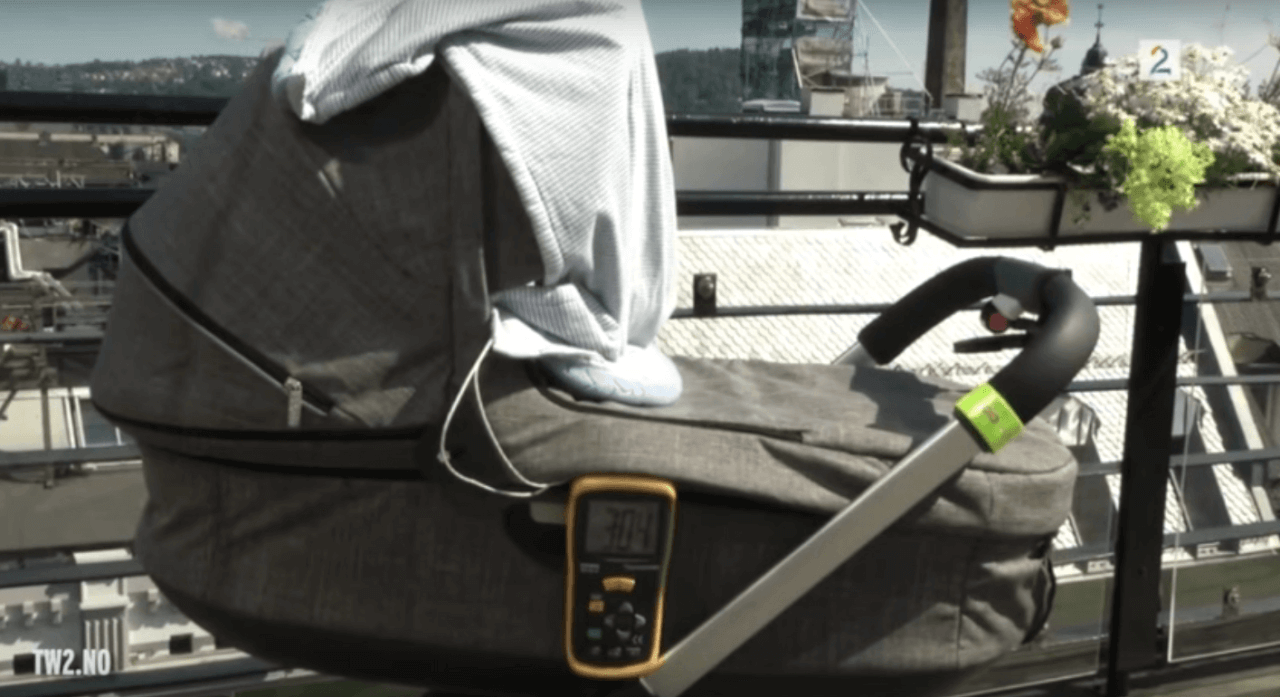 Waarschuwing! Dek je kinderwagen niet af bij warm weer. Kijk wat er kan gebeuren
