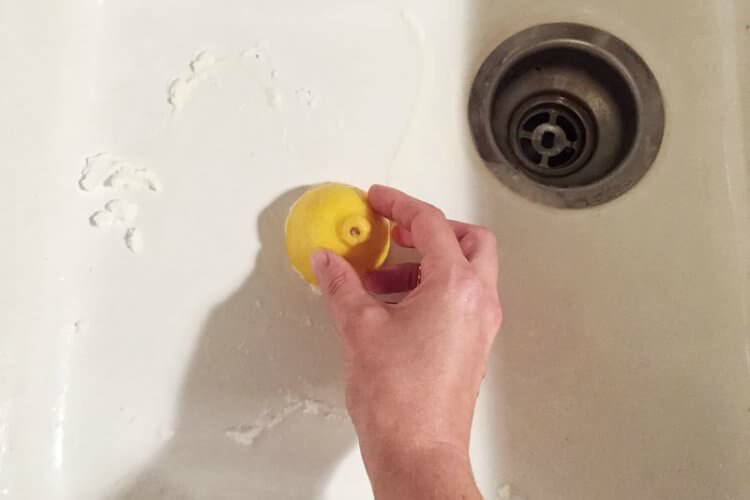 Met deze 7 makkelijke schoonmaaktips maak jij je keuken snel weer blinkend schoon!
