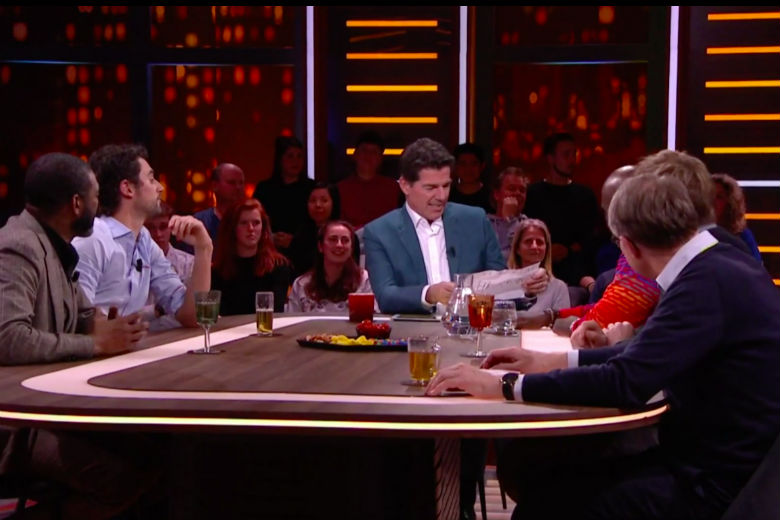 RTL Late Night verstoord door man met briefje
