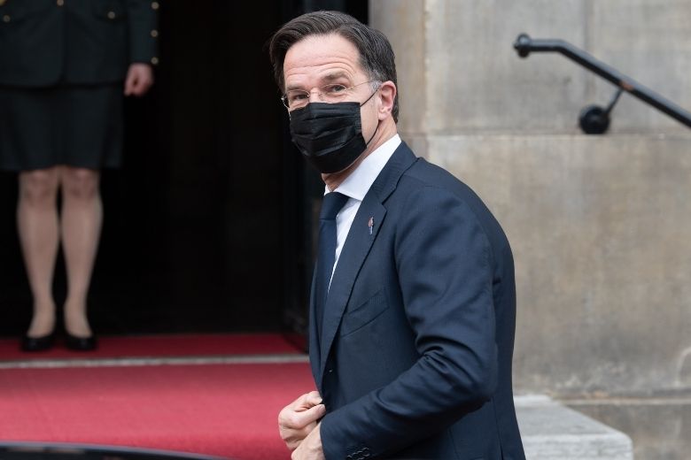 Zien: Mark Rutte heeft coronavaccinatie laten zetten