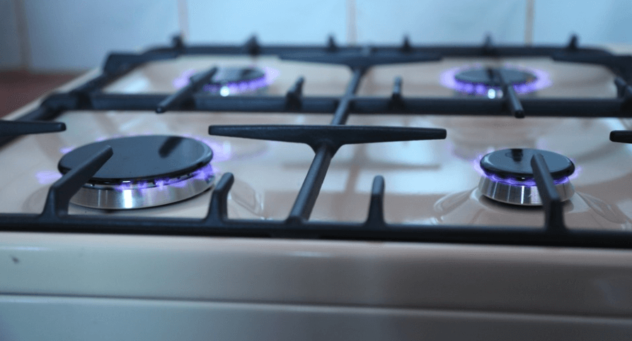 Een schoon gasfornuis zonder te schrobben? Met deze tip kan het