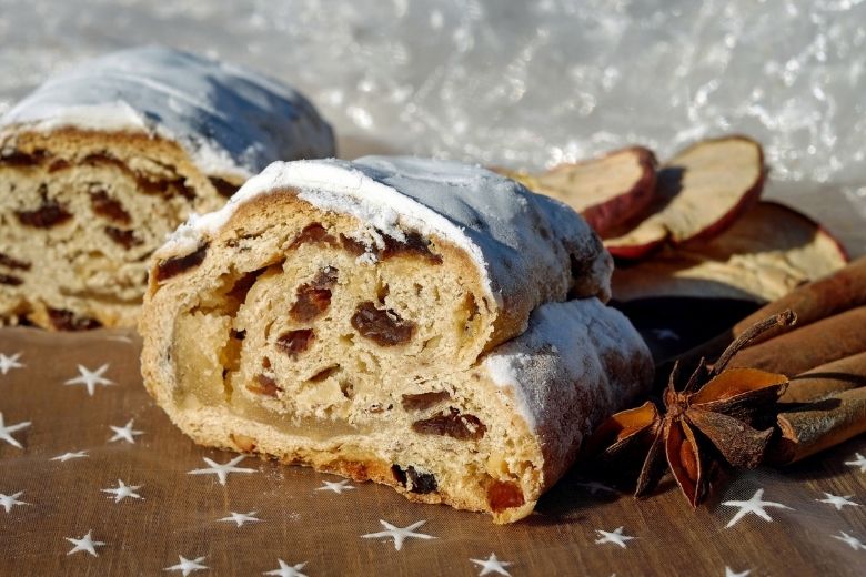 Kerststol aangesneden? Zo lang kun je 'm bewaren