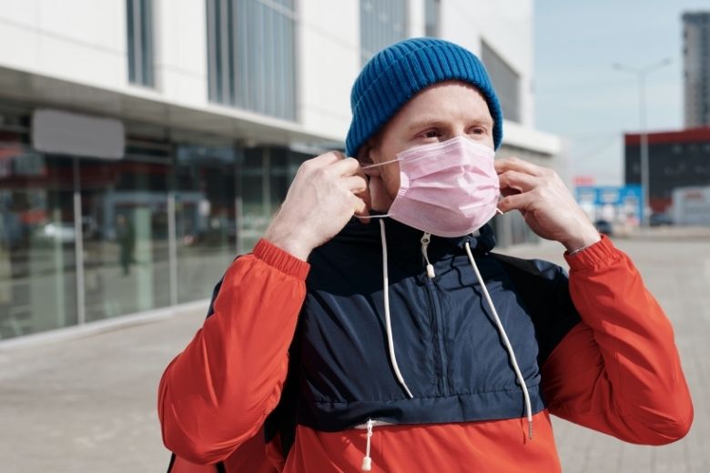 Onderzoek: 71 procent van de Nederlanders wil mondkapjesplicht