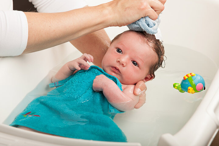 Hoe vaak doe jij je (klein)kind in bad of onder de douche? ZO vaak is gezond, dit wisten wij ook nog niet!