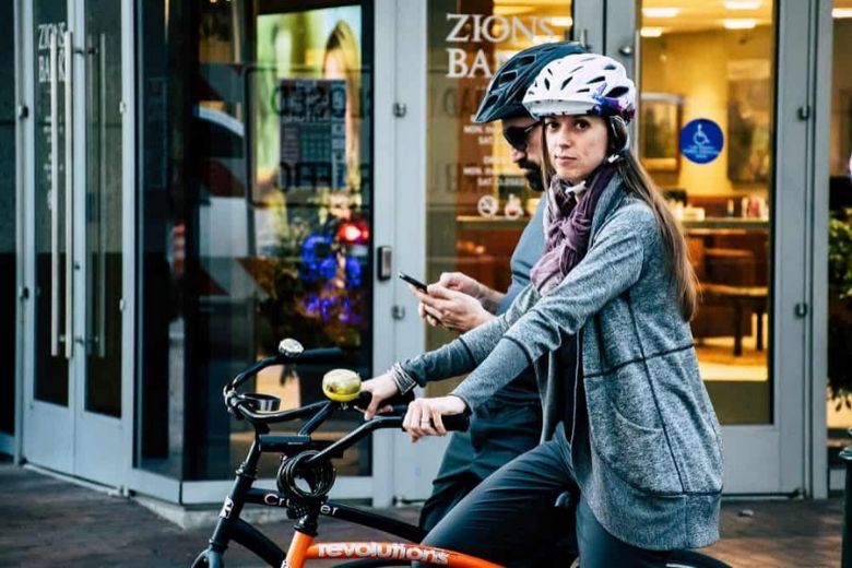 Helm dragen bij fietsen op elektrische fiets wordt mogelijk verplicht