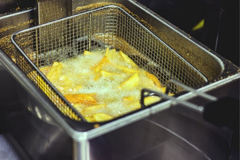 Airfryer vs. frituurpan: dit is de gezondste optie