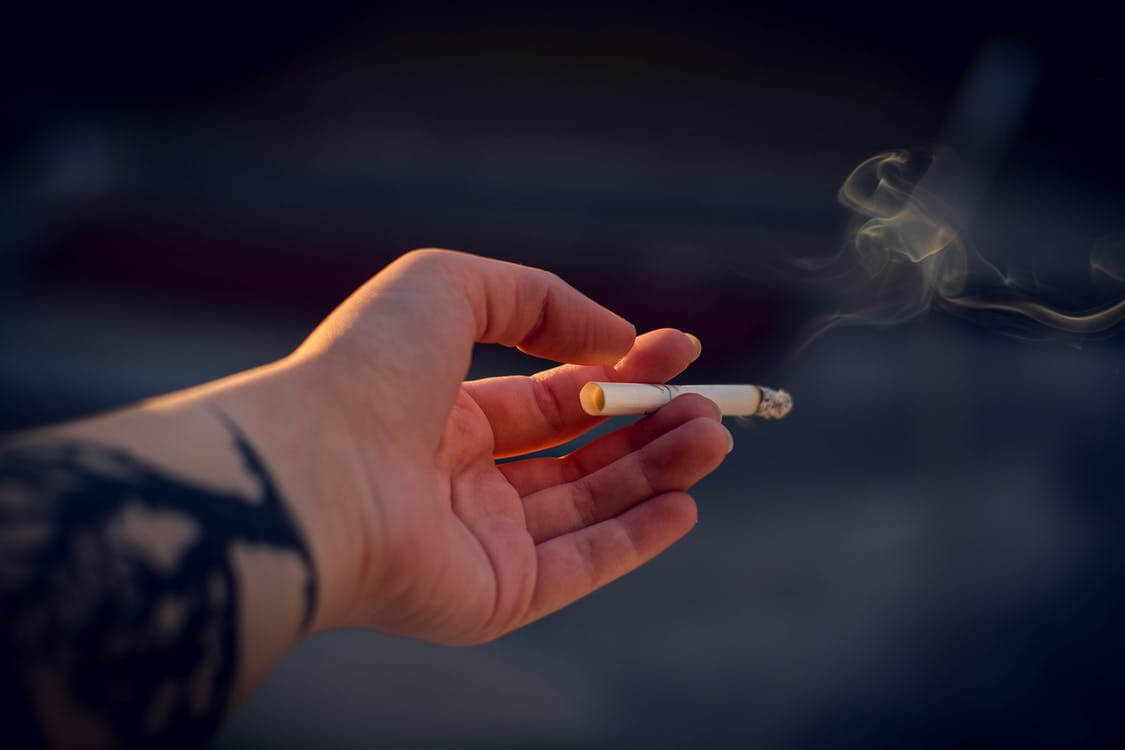 Rook jij ‘slechts’ 1 sigaret per week? Dít doet het met je lichaam