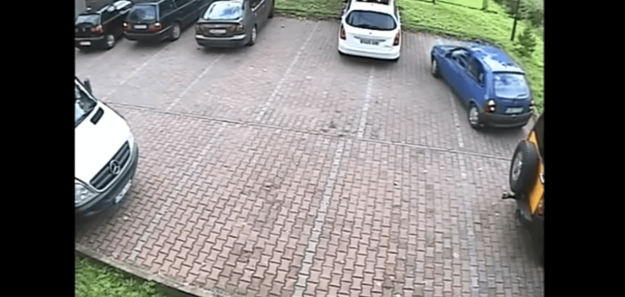 Kijk deze eens uitparkeren! Dit is echt grappig om te zien. Bij 2.24 wordt het helemaal mooi!