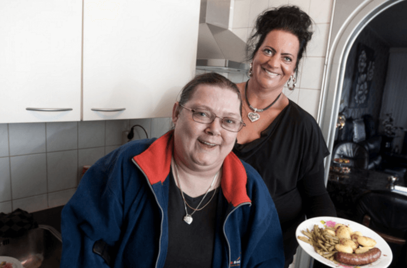 Fantastisch wat Heidi iedere dag voor haar buurvrouw doet! Duimen omhoog voor Heidi, wat een heldin!