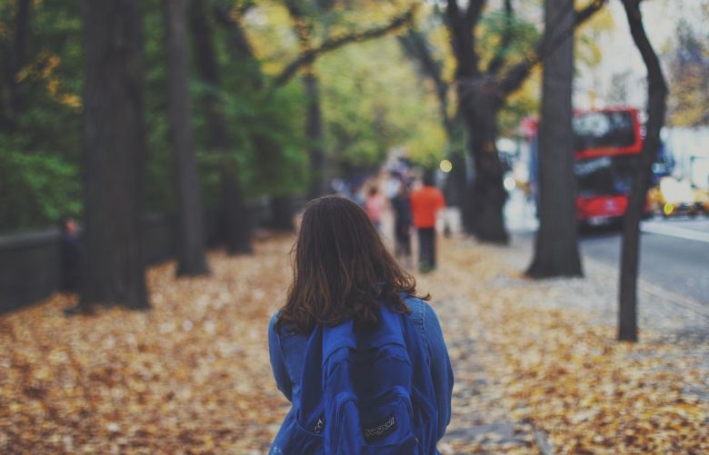 Een 'eerste schooldag'-foto delen lijkt leuk, maar kan heel gevaarlijk zijn