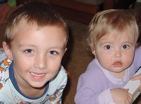 Drie kinderen die omkwamen in een tragisch auto-ongeluk 2