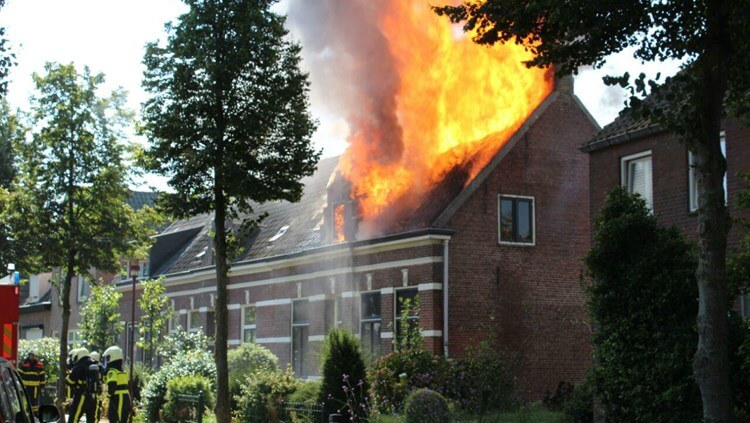 "Wie stak mijn ouderlijk huis in brand?" 3000 euro voor de gouden tip, delen svp!