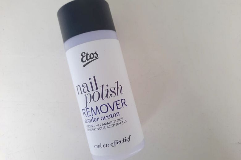 Voor een euro schaf je een flesje nagellakremover aan en dít kun je er allemaal mee!