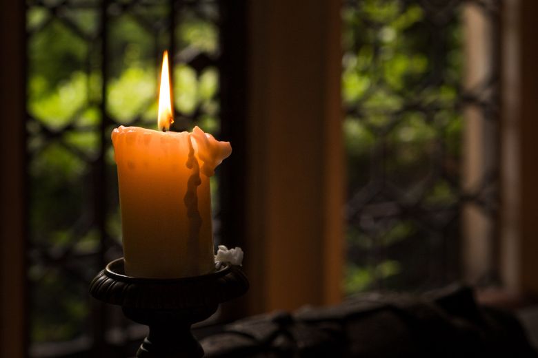 Tips om het branden van kaarsen in huis zo veilig mogelijk te maken