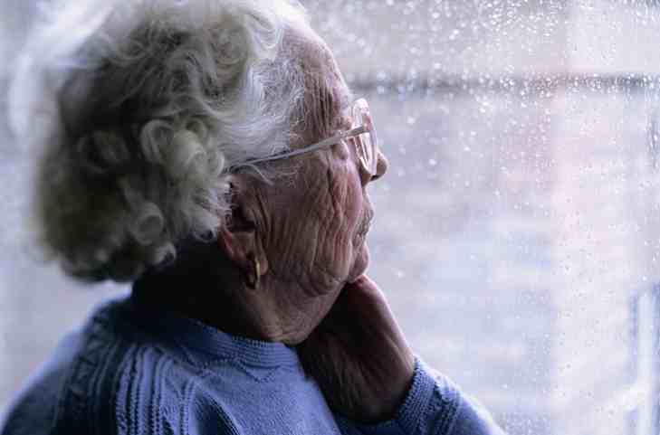 DIT kan een onverwacht teken van de ziekte van Alzheimer zijn! Herken jij jezelf hierin?