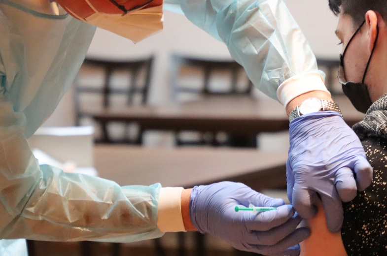 OMT: Registratie van vaccinaties worden later dan bedoeling gedaan