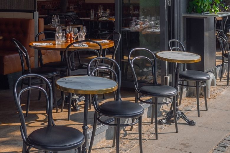 Utrecht wil proef met opening horeca: sneltest vooraf en mondkapje dragen